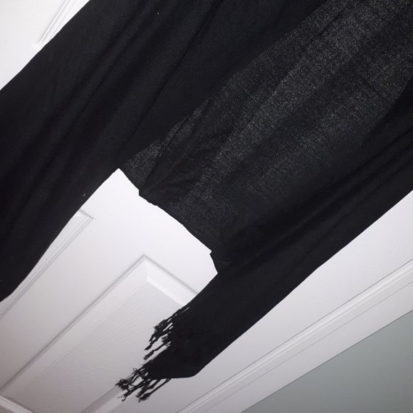 NWOT black Pashimina - Picture 2 of 3
